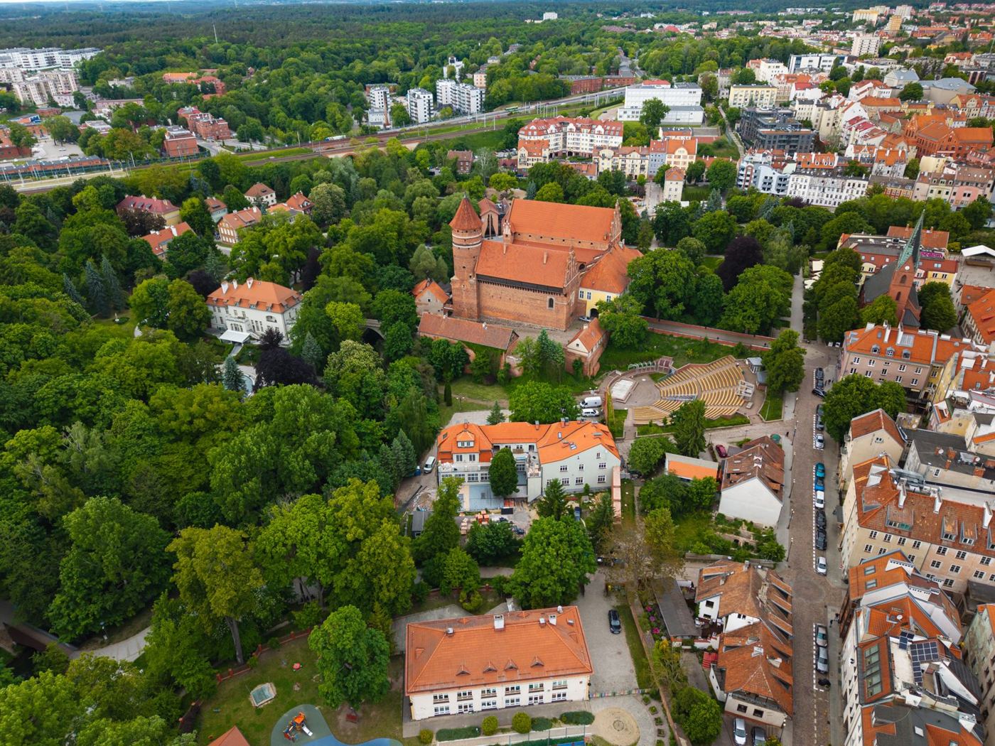 Kamienica i Zamek Kapituły z drona, maj 2026