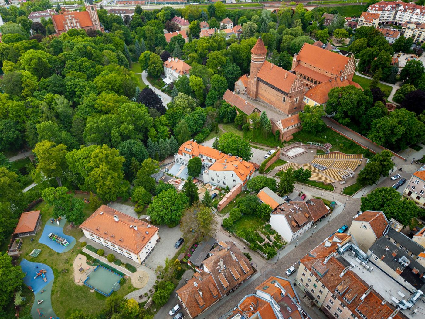 Bryła kamienicy bez dobudówek, maj 2026