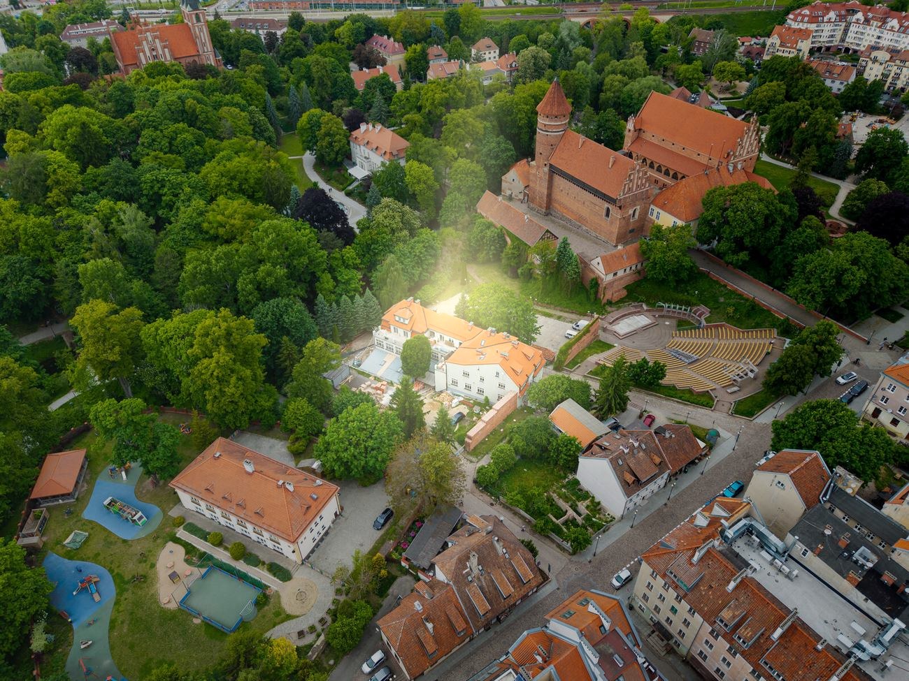 Park Podzamcze, zamek i kamienica Okopowa 25 z drona
